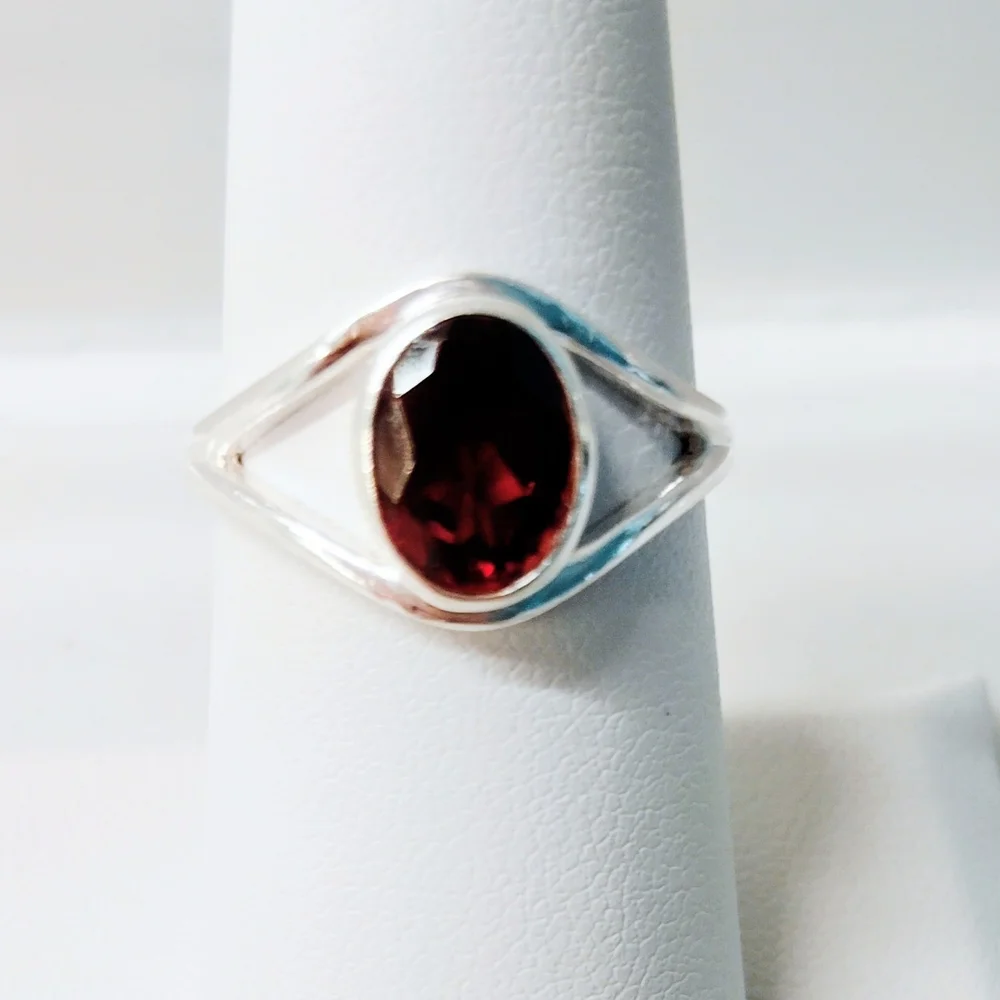New Stunning 925 Sterling Silver Garnet Gemstone Ring with Double Band Size 6.75 - Picture 3 of 6